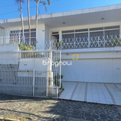 Casa com 263m², 5 quartos (sendo 3 suítes), 3 garagens, no bairro Itaguaçu em Florianópolis