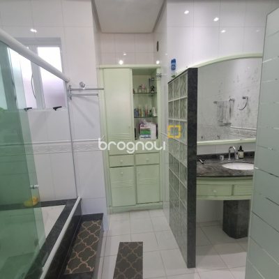 Casa com 263m², 5 quartos (sendo 3 suítes), 3 garagens, no bairro Itaguaçu em Florianópolis