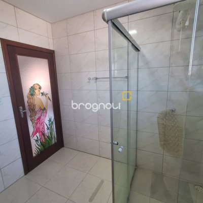 Casa com 263m², 5 quartos (sendo 3 suítes), 3 garagens, no bairro Itaguaçu em Florianópolis