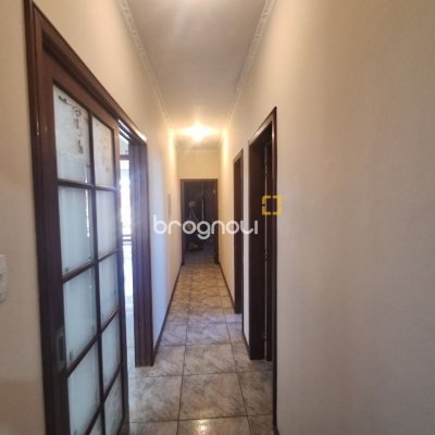 Casa com 263m², 5 quartos (sendo 3 suítes), 3 garagens, no bairro Itaguaçu em Florianópolis