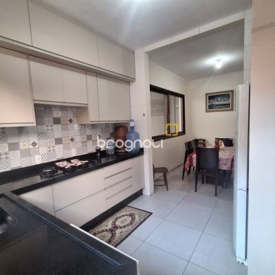 Casa com 263m², 5 quartos (sendo 3 suítes), 3 garagens, no bairro Itaguaçu em Florianópolis