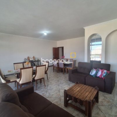 Casa com 263m², 5 quartos (sendo 3 suítes), 3 garagens, no bairro Itaguaçu em Florianópolis