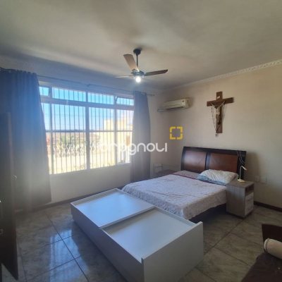 Casa com 263m², 5 quartos (sendo 3 suítes), 3 garagens, no bairro Itaguaçu em Florianópolis