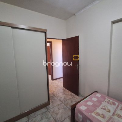 Casa com 263m², 5 quartos (sendo 3 suítes), 3 garagens, no bairro Itaguaçu em Florianópolis