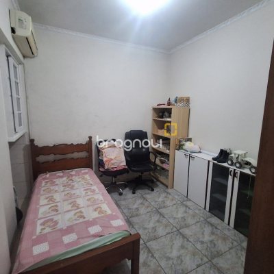 Casa com 263m², 5 quartos (sendo 3 suítes), 3 garagens, no bairro Itaguaçu em Florianópolis