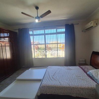 Casa com 263m², 5 quartos (sendo 3 suítes), 3 garagens, no bairro Itaguaçu em Florianópolis