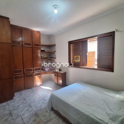Casa com 263m², 5 quartos (sendo 3 suítes), 3 garagens, no bairro Itaguaçu em Florianópolis