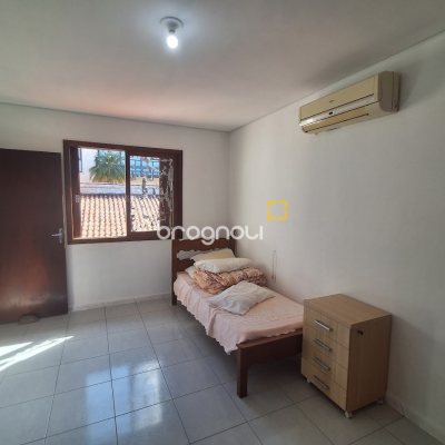 Casa com 263m², 5 quartos (sendo 3 suítes), 3 garagens, no bairro Itaguaçu em Florianópolis