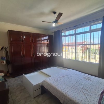 Casa com 263m², 5 quartos (sendo 3 suítes), 3 garagens, no bairro Itaguaçu em Florianópolis