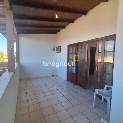 Casa com 263m², 5 quartos (sendo 3 suítes), 3 garagens, no bairro Itaguaçu em Florianópolis
