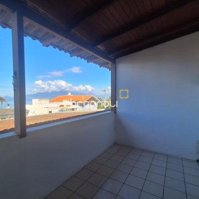 Casa com 263m², 5 quartos (sendo 3 suítes), 3 garagens, no bairro Itaguaçu em Florianópolis