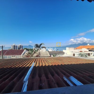 Casa com 263m², 5 quartos (sendo 3 suítes), 3 garagens, no bairro Itaguaçu em Florianópolis