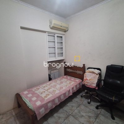 Casa com 263m², 5 quartos (sendo 3 suítes), 3 garagens, no bairro Itaguaçu em Florianópolis