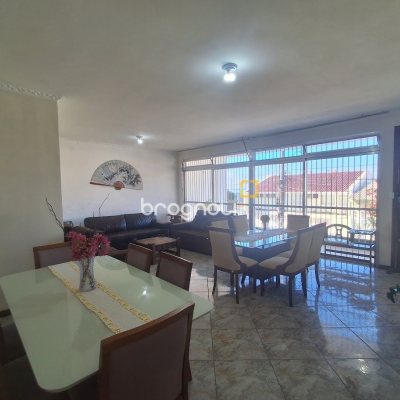 Casa com 263m², 5 quartos (sendo 3 suítes), 3 garagens, no bairro Itaguaçu em Florianópolis
