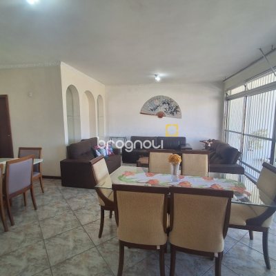 Casa com 263m², 5 quartos (sendo 3 suítes), 3 garagens, no bairro Itaguaçu em Florianópolis