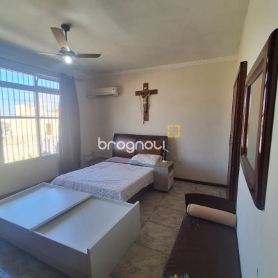 Casa com 263m², 5 quartos (sendo 3 suítes), 3 garagens, no bairro Itaguaçu em Florianópolis