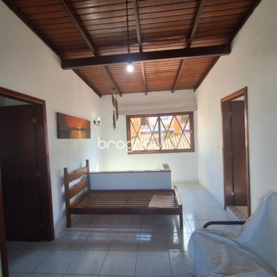 Casa com 263m², 5 quartos (sendo 3 suítes), 3 garagens, no bairro Itaguaçu em Florianópolis