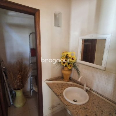 Casa com 263m², 5 quartos (sendo 3 suítes), 3 garagens, no bairro Itaguaçu em Florianópolis