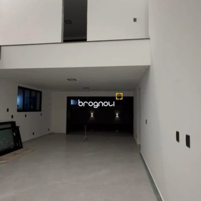 Casa de Condomínio com 241m², 3 quartos (sendo 1 suíte), 2 garagens, no bairro Rio Vermelho em Florianópolis