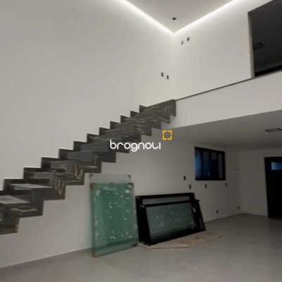 Casa de Condomínio com 241m², 3 quartos (sendo 1 suíte), 2 garagens, no bairro Rio Vermelho em Florianópolis
