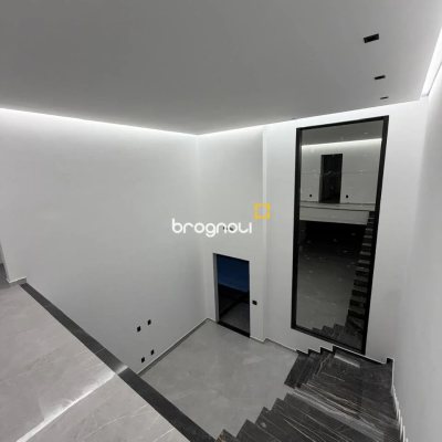 Casa de Condomínio com 241m², 3 quartos (sendo 1 suíte), 2 garagens, no bairro Rio Vermelho em Florianópolis