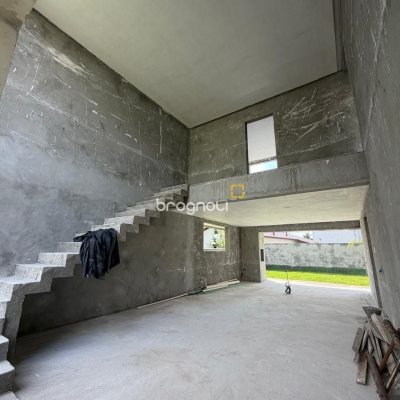 Casa de Condomínio com 241m², 3 quartos (sendo 1 suíte), 2 garagens, no bairro Rio Vermelho em Florianópolis