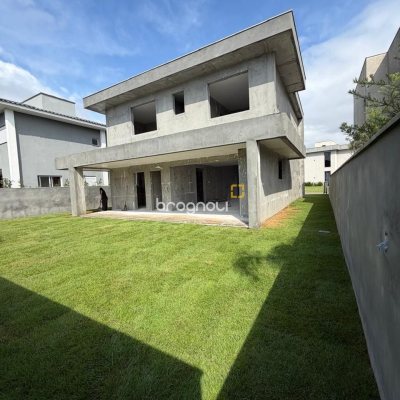 Casa de Condomínio com 241m², 3 quartos (sendo 1 suíte), 2 garagens, no bairro Rio Vermelho em Florianópolis