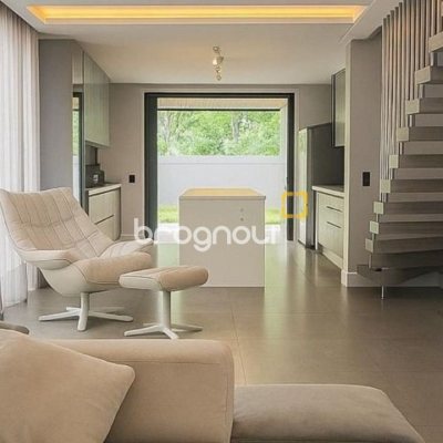 Casa com 173m², 3 quartos (sendo 3 suítes), 3 garagens, no bairro Campeche em Florianópolis