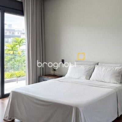 Casa com 173m², 3 quartos (sendo 3 suítes), 3 garagens, no bairro Campeche em Florianópolis