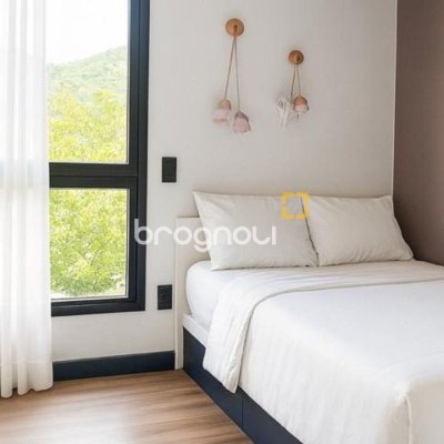 Casa com 173m², 3 quartos (sendo 3 suítes), 3 garagens, no bairro Campeche em Florianópolis