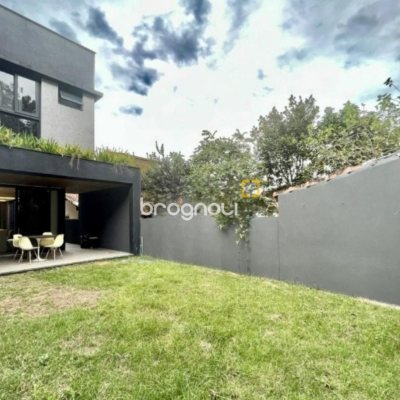 Casa com 173m², 3 quartos (sendo 3 suítes), 3 garagens, no bairro Campeche em Florianópolis
