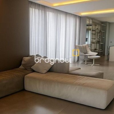 Casa com 173m², 3 quartos (sendo 3 suítes), 3 garagens, no bairro Campeche em Florianópolis