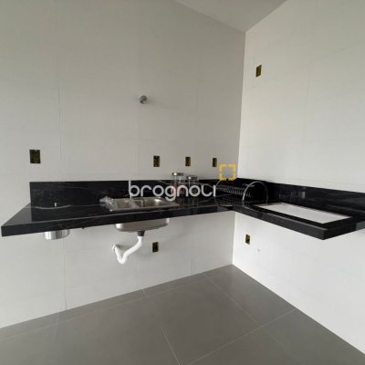 Casa com 50m², 2 quartos, 1 garagem, no bairro Nova Palhoça em Palhoça