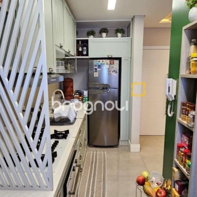 Apartamento com 63m², 2 quartos (sendo 1 suíte), 1 garagem, no bairro Trindade em Florianópolis