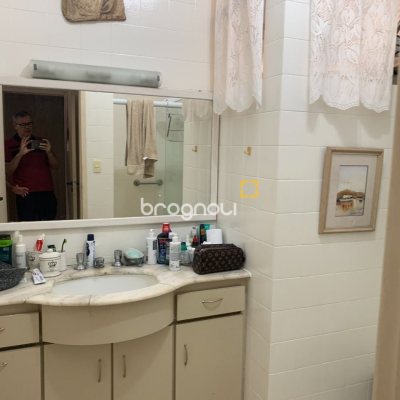 Apartamento com 176m², 4 quartos (sendo 1 suíte), 1 garagem, no bairro Centro em Florianópolis