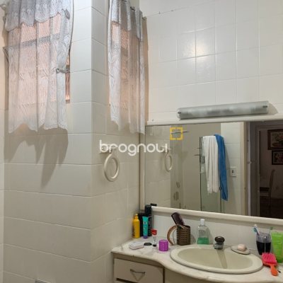 Apartamento com 176m², 4 quartos (sendo 1 suíte), 1 garagem, no bairro Centro em Florianópolis
