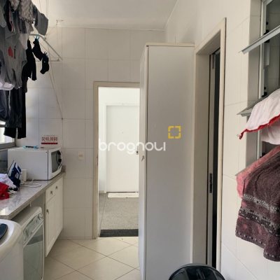 Apartamento com 176m², 4 quartos (sendo 1 suíte), 1 garagem, no bairro Centro em Florianópolis