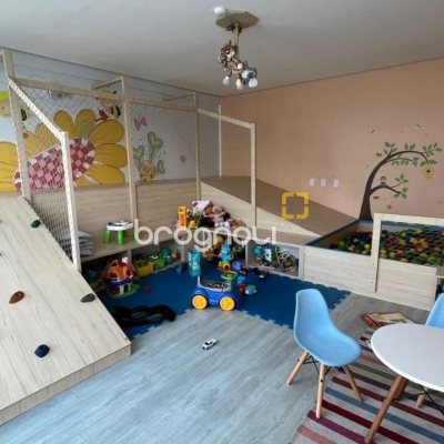 Apartamento com 173m², 2 quartos (sendo 1 suíte), 1 garagem, no bairro Areias em São José