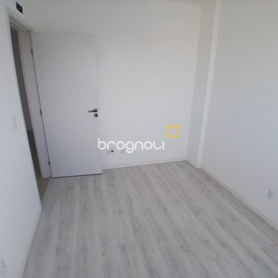 Apartamento com 76m², 2 quartos (sendo 1 suíte), 1 garagem, no bairro Bela Vista em São José