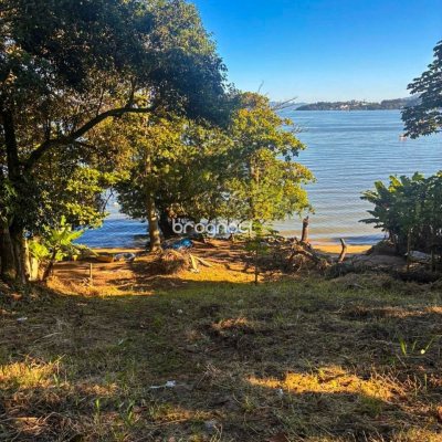 Terreno com 863m², no bairro João Paulo em Florianópolis