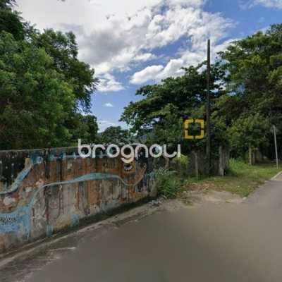 Terreno com 863m², no bairro João Paulo em Florianópolis