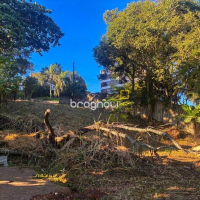 Terreno com 863m², no bairro João Paulo em Florianópolis