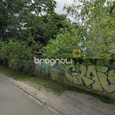 Terreno com 863m², no bairro João Paulo em Florianópolis