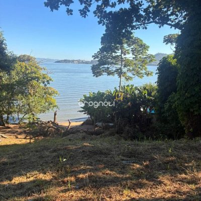 Terreno com 863m², no bairro João Paulo em Florianópolis