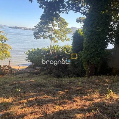 Terreno com 863m², no bairro João Paulo em Florianópolis