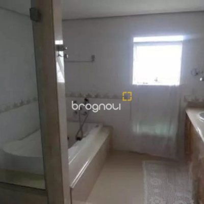 Casa com 542m², 3 quartos (sendo 3 suítes), 4 garagens, no bairro Itaguaçu em Florianópolis
