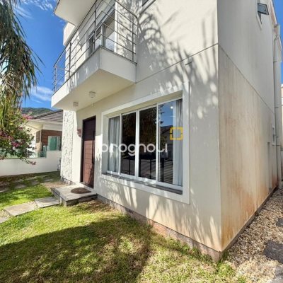 Casa com 124m², 3 quartos (sendo 3 suítes), 2 garagens, no bairro Cachoeira do Bom Jesus em Florianópolis