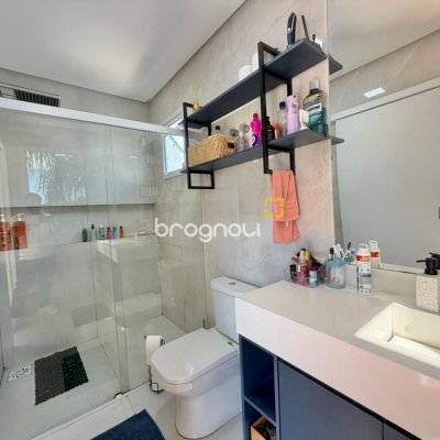 Casa com 124m², 3 quartos (sendo 3 suítes), 2 garagens, no bairro Cachoeira do Bom Jesus em Florianópolis