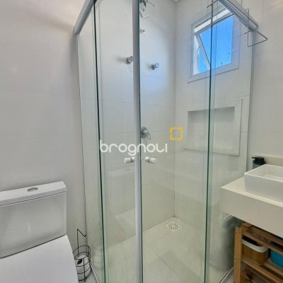 Casa com 124m², 3 quartos (sendo 3 suítes), 2 garagens, no bairro Cachoeira do Bom Jesus em Florianópolis