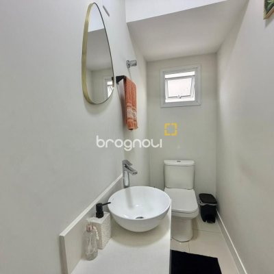 Casa com 124m², 3 quartos (sendo 3 suítes), 2 garagens, no bairro Cachoeira do Bom Jesus em Florianópolis